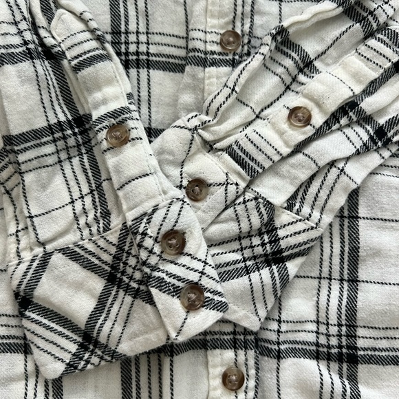 Universal Thread Flannel - Picture 2 of 4